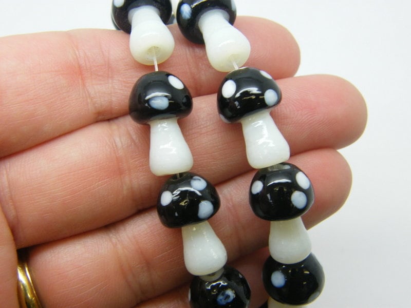 18 Mushroom beads black and white glass B179