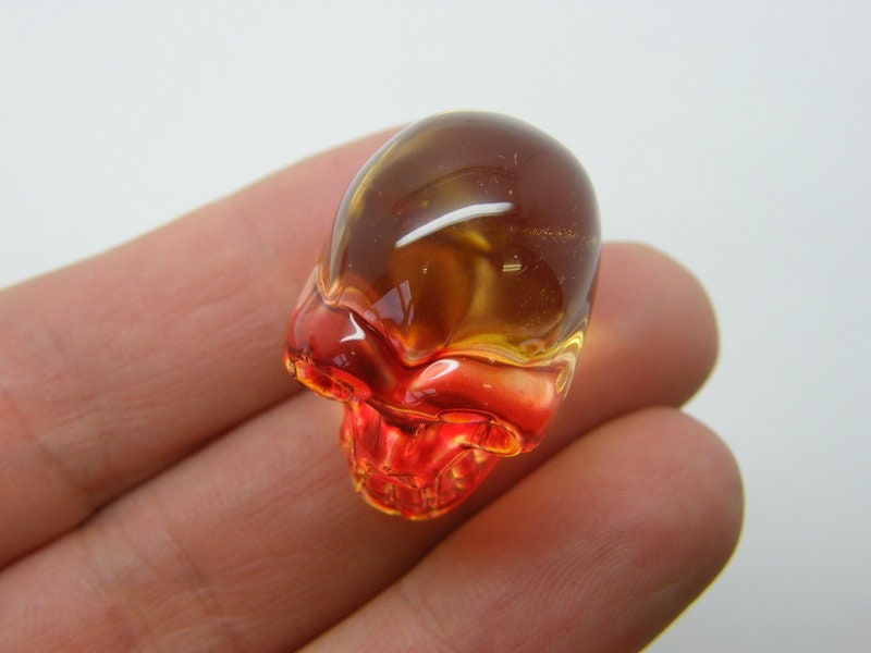 1 Skull embellishment miniature  glass HC550