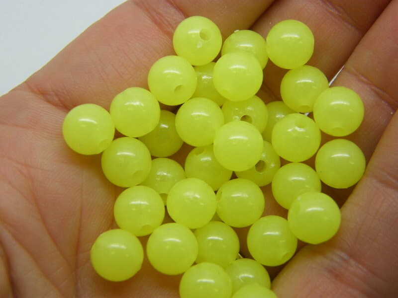 100 Yellow glow in the dark beads 8mm acrylic AB413
