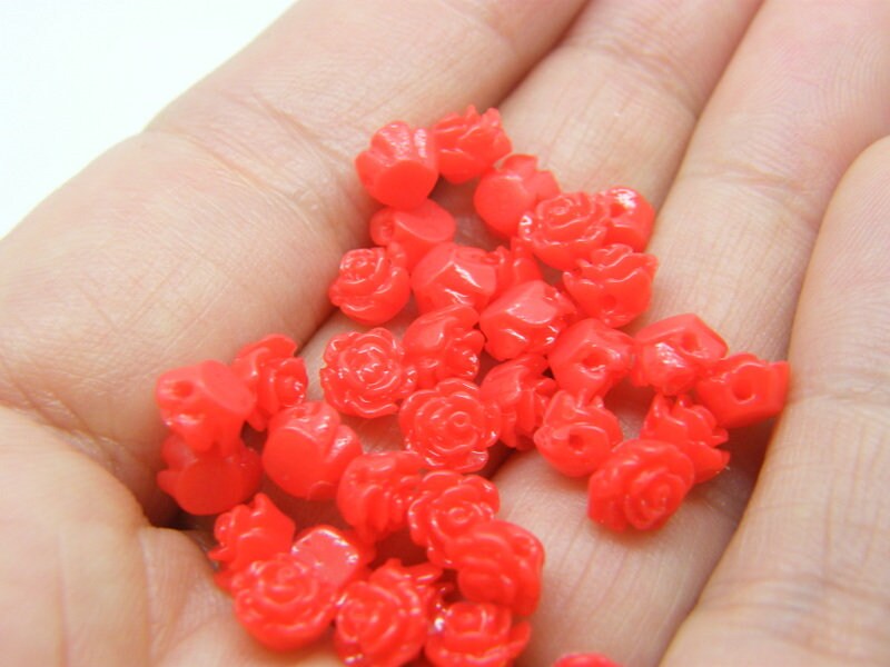50 Flower beads red resin AB400