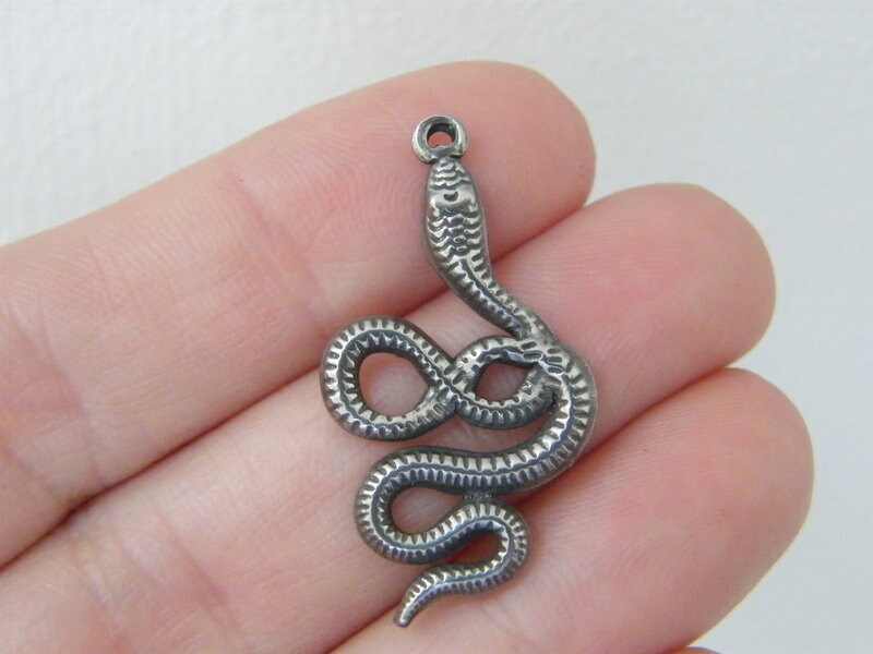 1 Snake pendant antique silver tone A1232