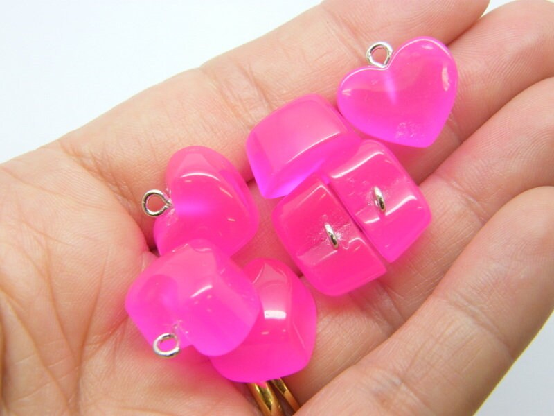 10 Heart charms imitation jelly hot pink resin H272