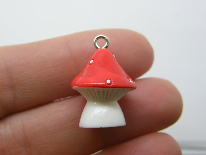 8 Mushroom red and white charms resin silver screw bails  L385