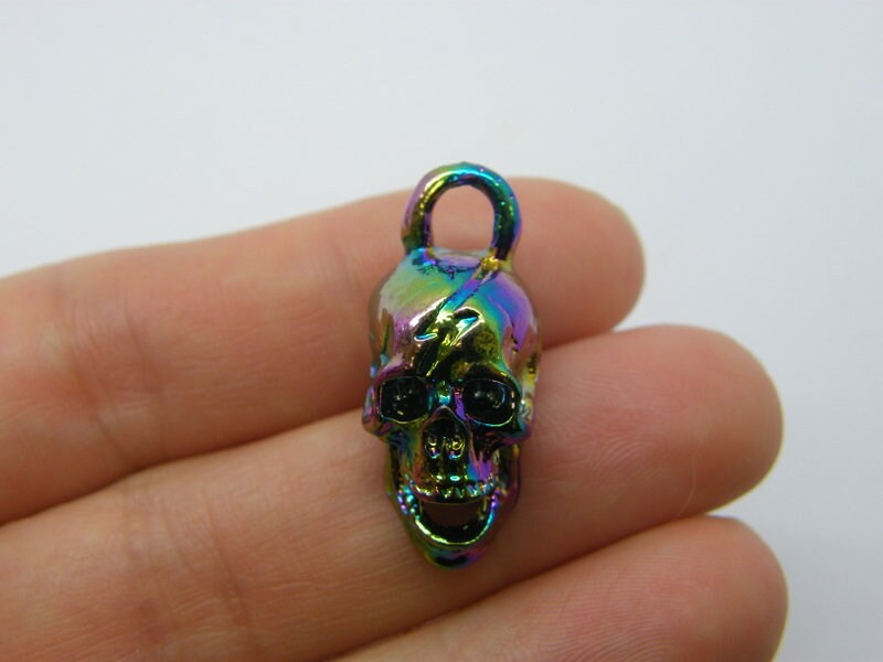 2 Skull pendants multi colour HC604