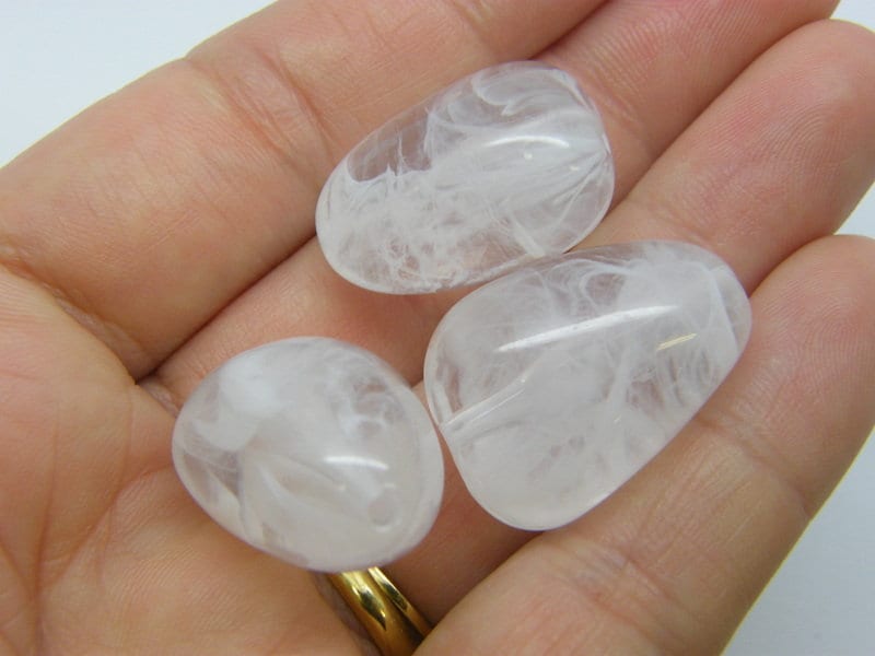 16 Large beautiful feature  beads clear white acrylic AB77 -