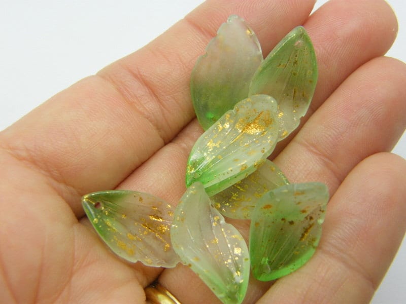 10 Leaf  charms green glitter dust glass L335