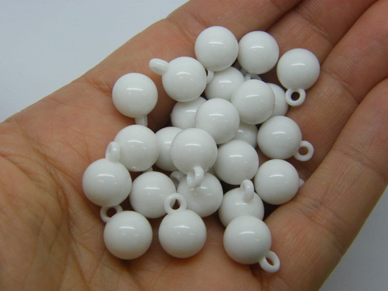 100 Round charms white acrylic M574 - SALE 50% OFF