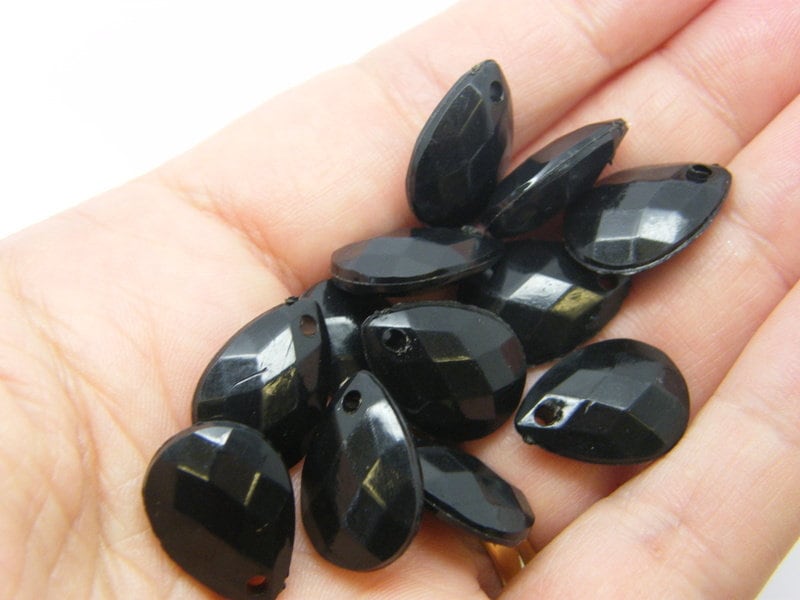 100 Teardrop faceted charms black acrylic M121