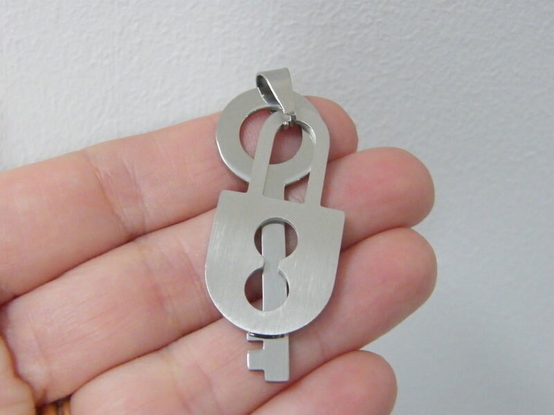 1 Lock and key pendant stainless steel K54