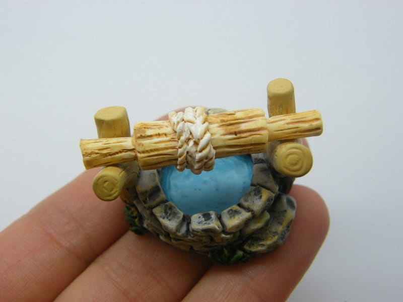 1 Well miniature dollhouse resin P529 - SALE 50% OFF