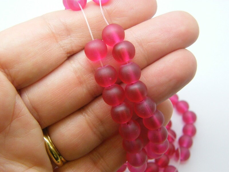 95 Berry red beads 8mm frosted glass B168