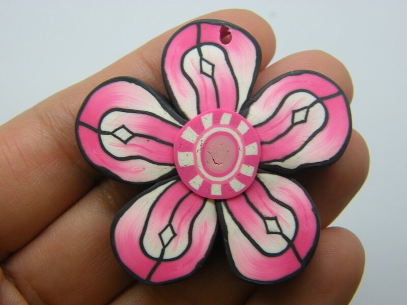 4 Flower pendant black pink white polymer clay F528