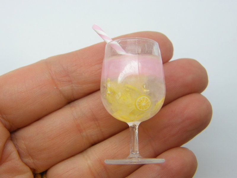 4  Cocktail pendants pink lemon resin FD190