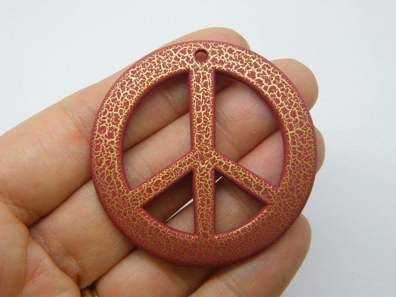 4 Peace pendants red gold crackle acrylic P671