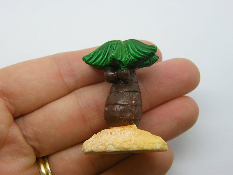 2 Palm tree desert island miniature dollhouse resin T2