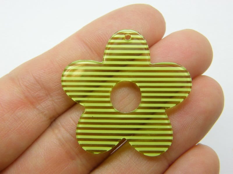 8 Beautiful flower pendants clear and green stripe resin F594
