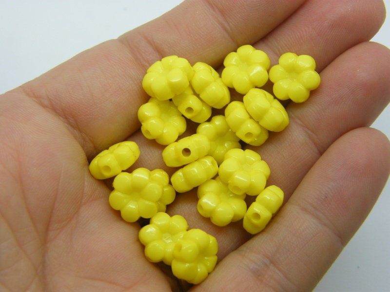 50 Flower beads yellow acrylic BB373 - SALE 50% OFF