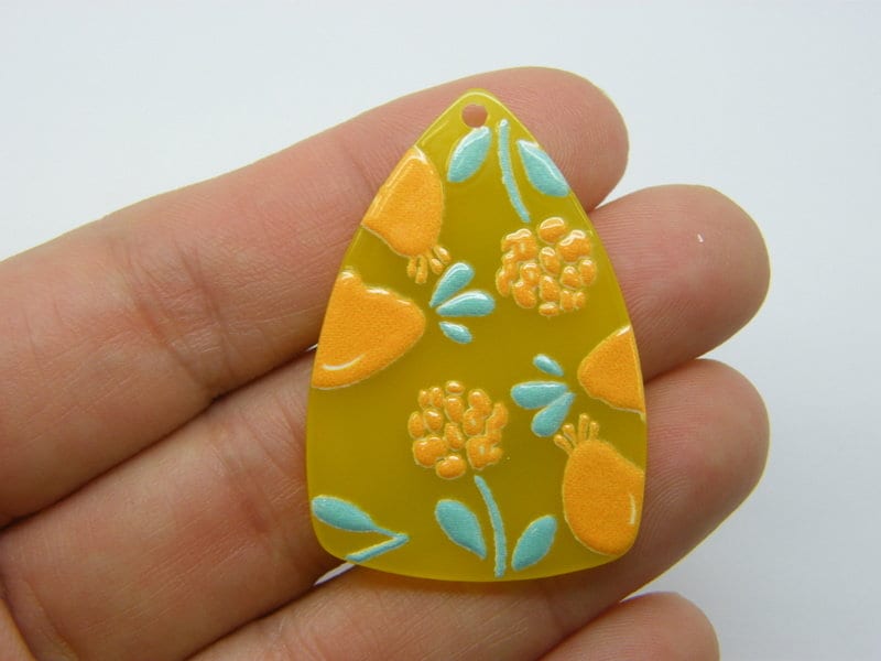 8 Flower pendants yellow orange resin F604