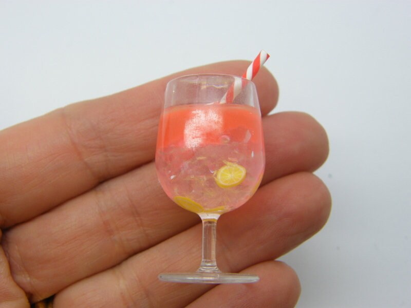 8 Cocktail pendants red lemon resin FD319