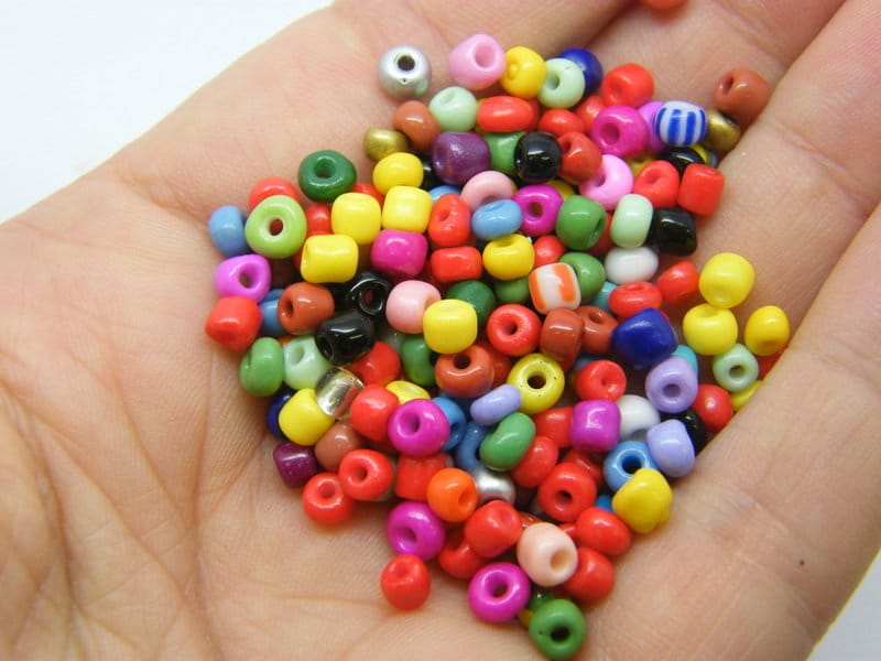 400 Seed beads mixed random 4mm glass SBKM