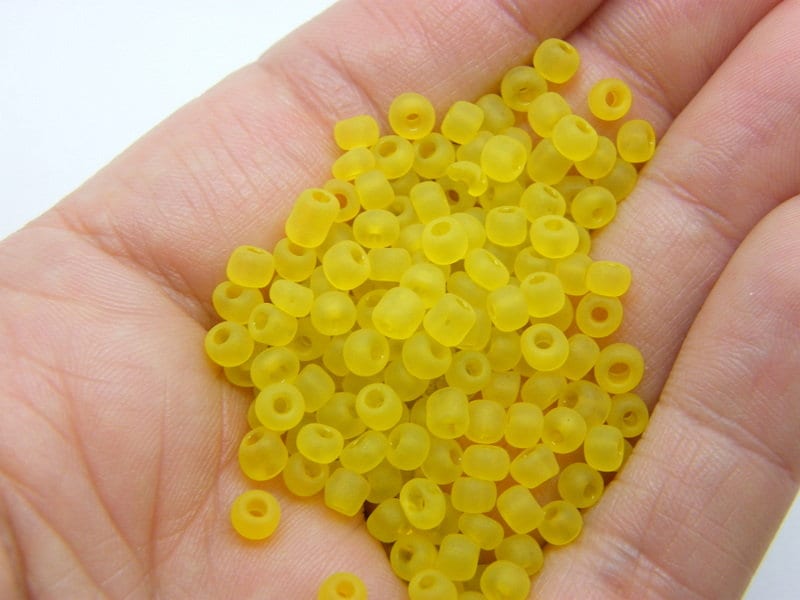 400 Seed beads frosted yellow 4mm glass SBM10