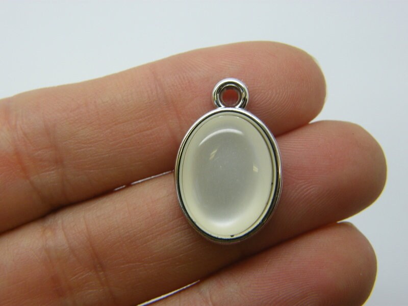 8  Oval pendants imitation pearl silver acrylic M372