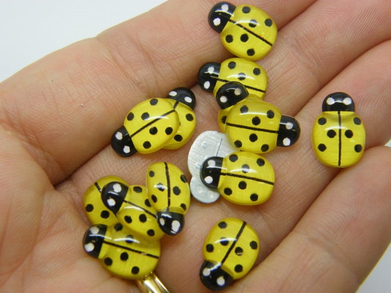 20 Ladybug embellishment cabochons yellow resin A1012