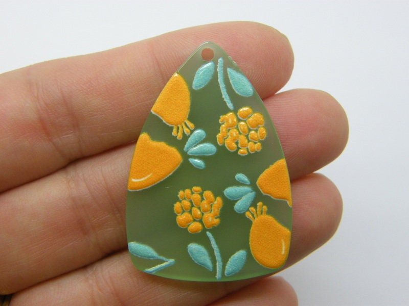 8 Flower pendants green orange resin F603