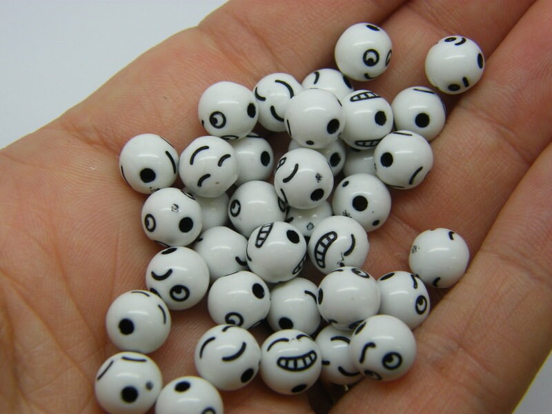 100 Face beads white black random mixed acrylic AB501  - SALE 50% OFF