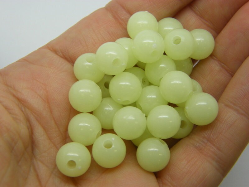 100 Glow in the dark round beads 10mm lemon white acrylic BB364