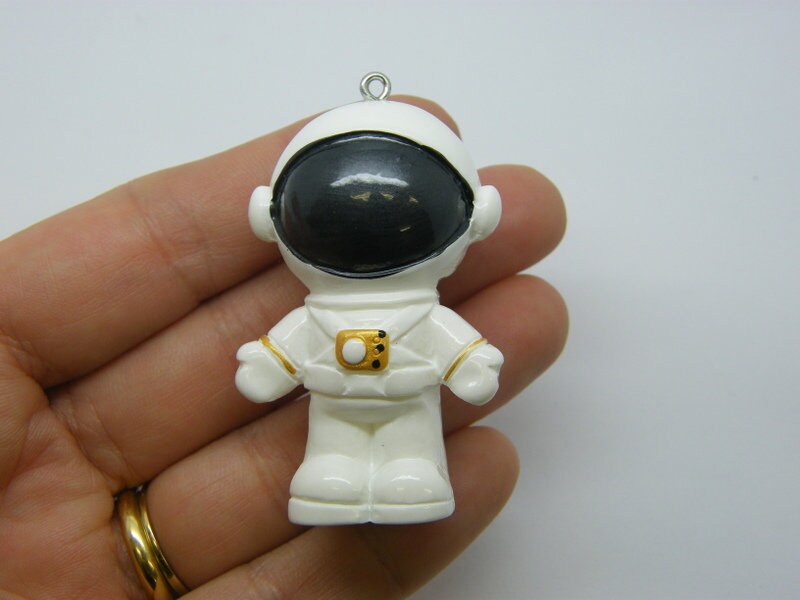 1 Astronaut pendant white resin P693