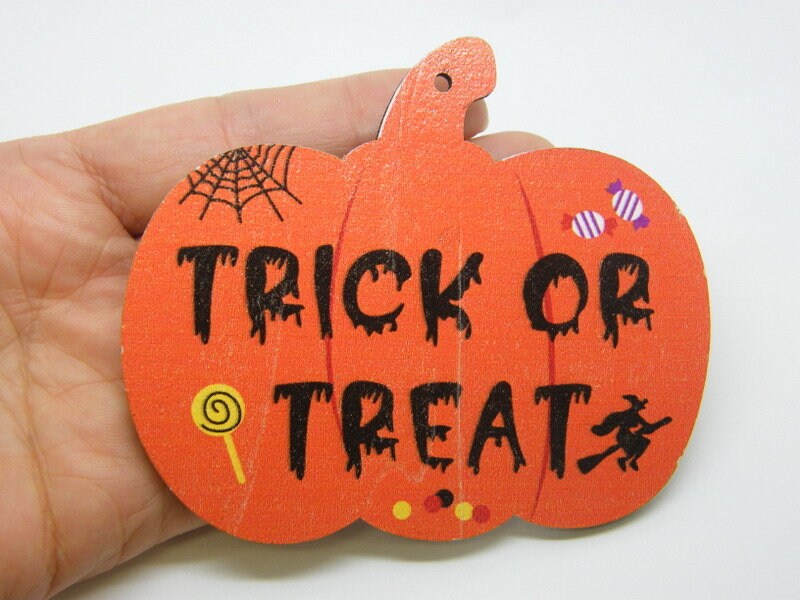 4  Trick or treat pumpkin Halloween pendants wood HC1 - SALE 50% OFF