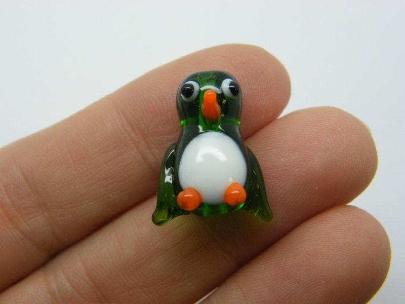 1 Penguin bead green hand made lamp work glass A800