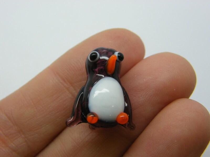 1 Penguin bead grape purple hand made lamp work glass A800