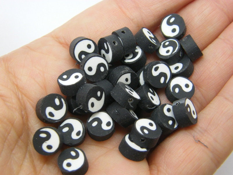 30 Yin yang good evil beads black white polymer clay I99 - SALE 50% OFF