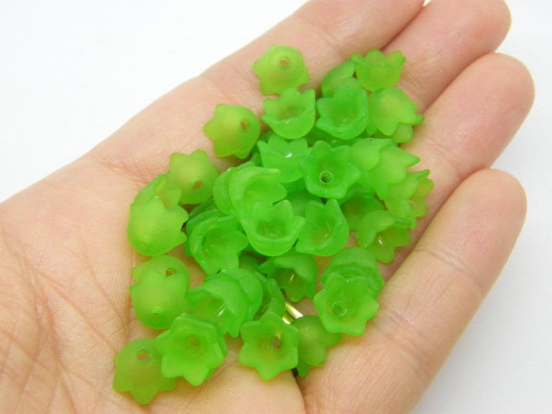 100 Green flower tulip bead caps frosted  acrylic  AB527