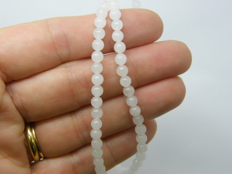 180 Imitation jade beads white 4mm glass B175