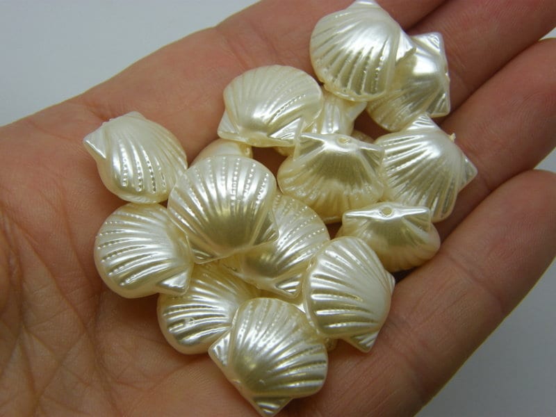 40 Shell scallop beads silver gold acrylic BB324