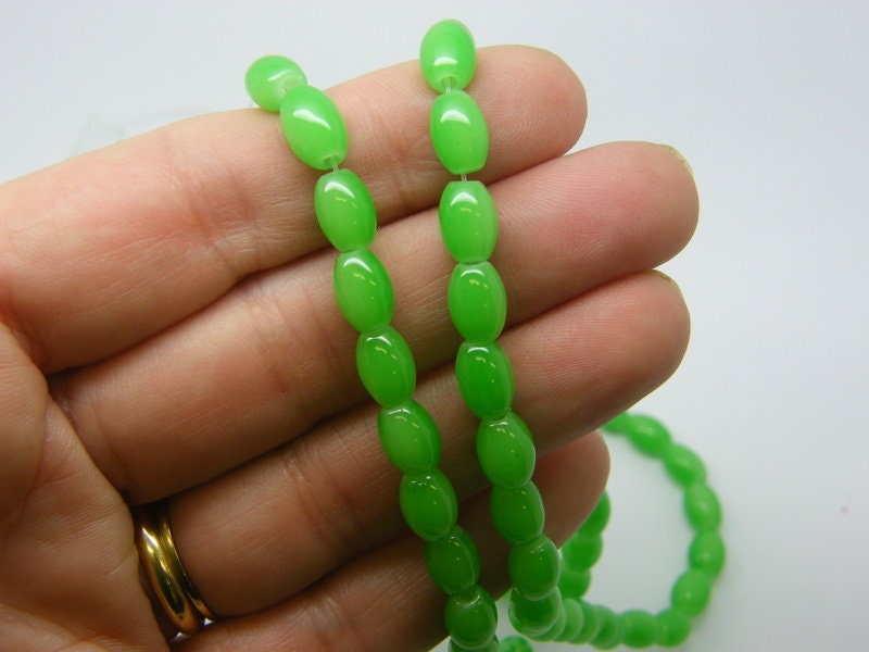 94 Green oval imitation jade beads 8 x 6mm glass B287