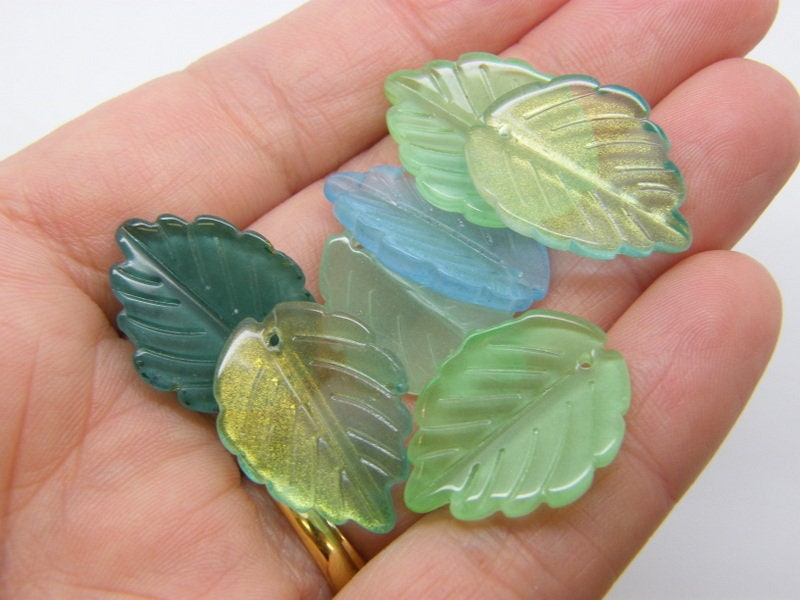 10 Leaf pendants random mixed glass L219