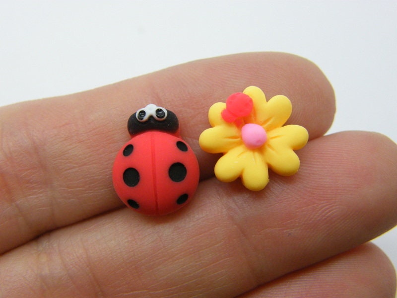 4 Ladybug 4 flower set embellishment cabochons resin A1302