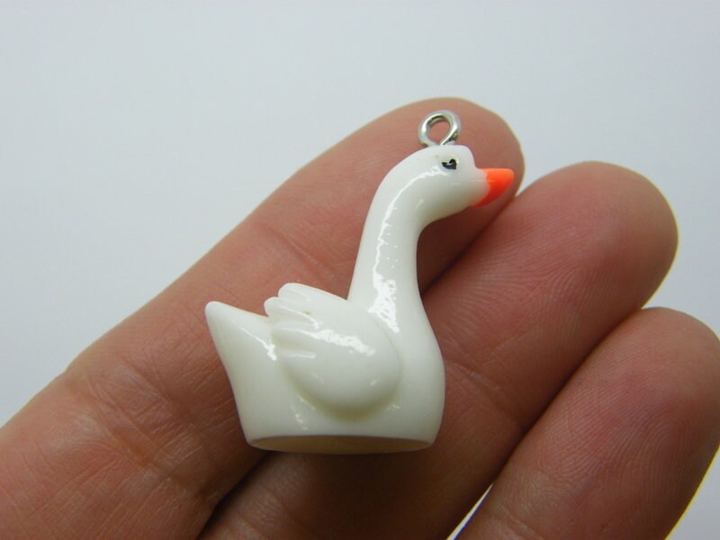 6  Swan pendants white resin B161
