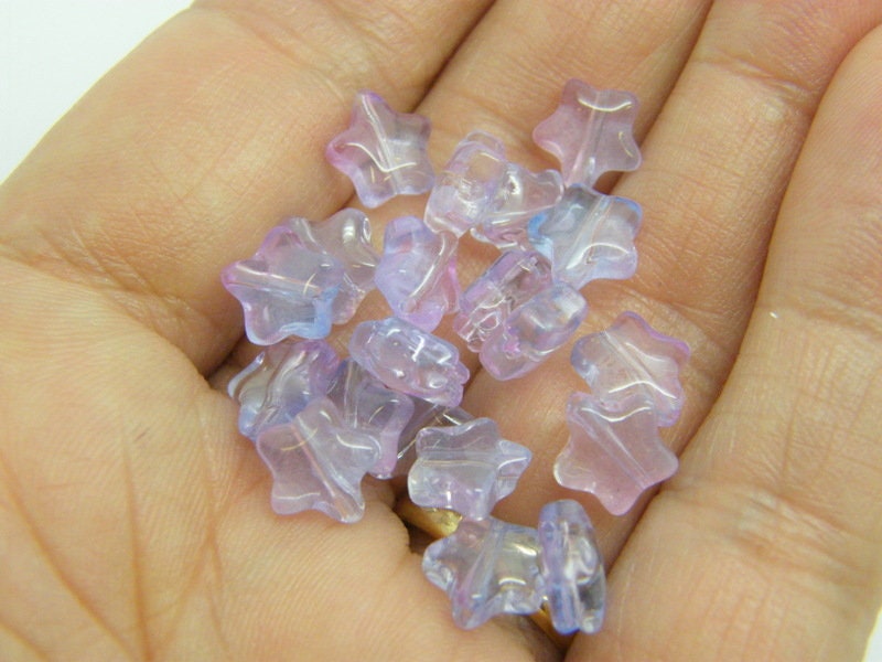 30 Star beads lilac hint of blue glass AB640