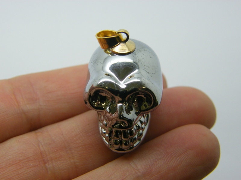 1 Skull pendant gold bail  glass HC801