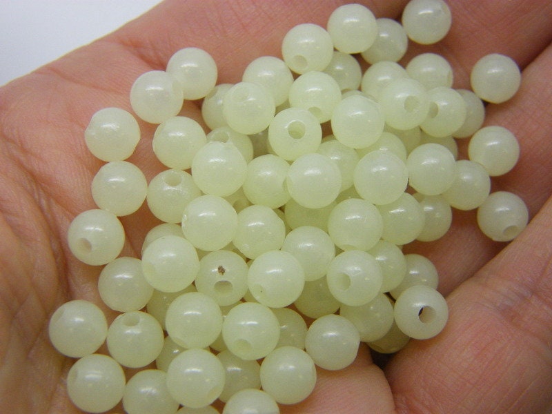 200 Glow in the dark beads round 6mm acrylic AB638 