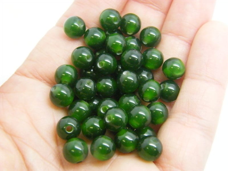 100 Cat's eye beads 8mm green resin AB649