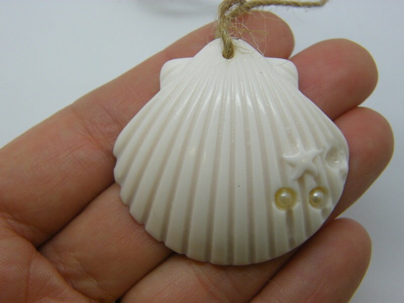 2 Shell scallop pendants creamy white resin FF519