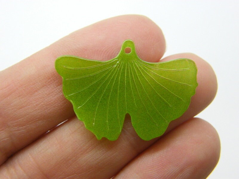 4 Leaf Gingko pendants green resin L142