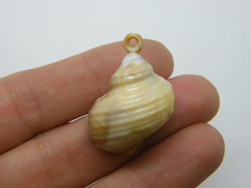 20 Sea snail shell pendants imitation stone  acrylic FF366