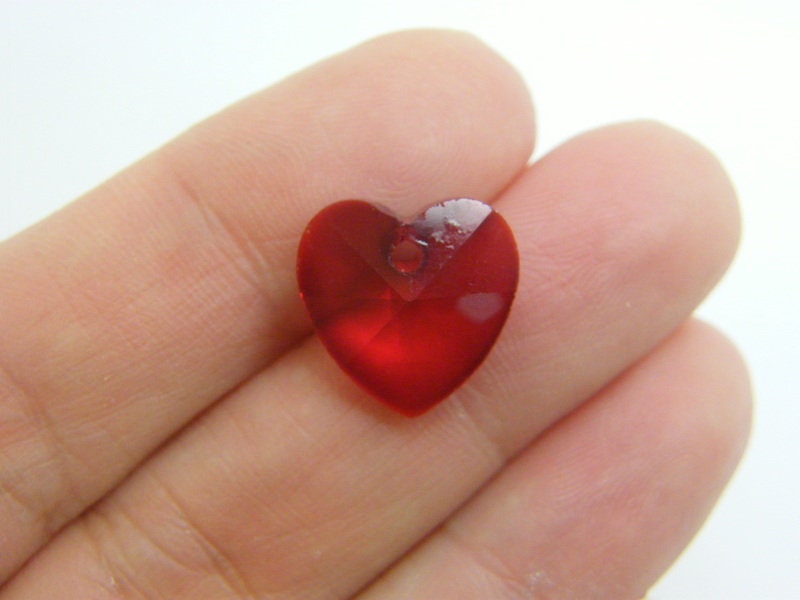 6 Heart charms faceted red glass H318